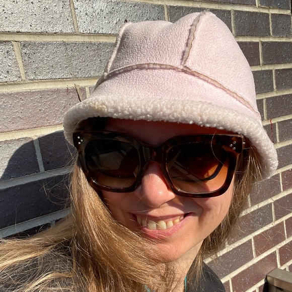 Land’s End Blush Vegan Suede Sheep Skin Collapsible Bucket Hat - Picture 11 of 16